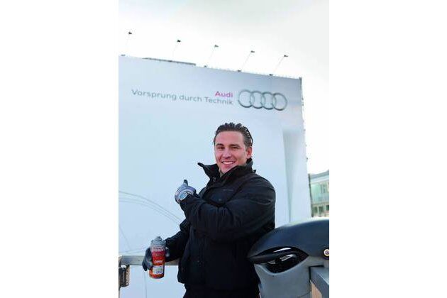 Audi A7 XXL: Fassadenkünstler sprayt größtes Werbeplakat