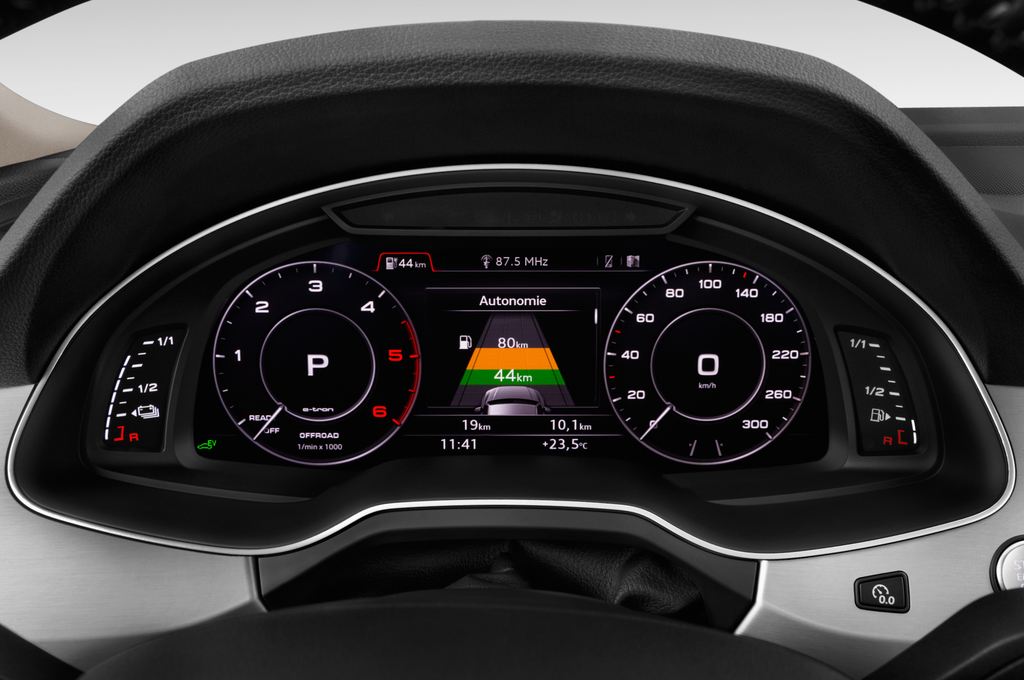 Audi Q7 e-Tron (Baujahr 2017) - 5 Türen Tacho und Fahrerinstrumente