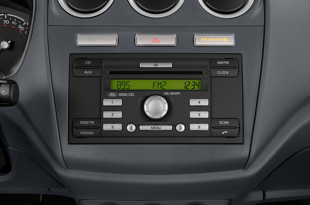 Ford Transit Connect Van (Baujahr 2013) Trend 5 Türen Radio und Infotainmentsystem