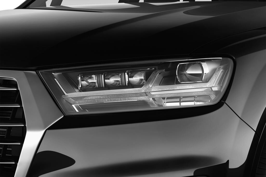 Audi Q7 e-Tron (Baujahr 2017) - 5 Türen Scheinwerfer