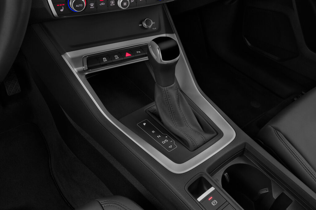 Audi Q3 (Baujahr 2019) Advanced 5 Türen Schalthebel