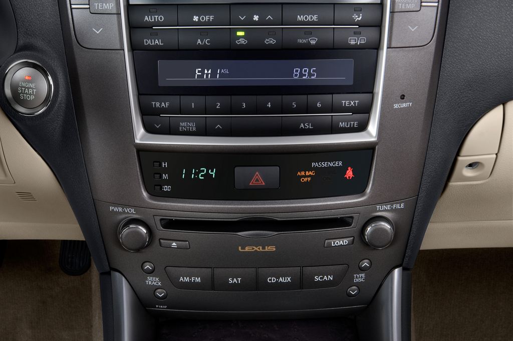 Lexus IS (Baujahr 2010) IS 250C 2 Türen Radio und Infotainmentsystem