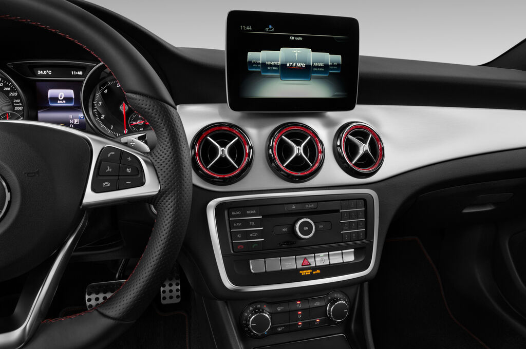 Mercedes CLA Shooting Brake (Baujahr 2018) Sport 5 Türen Radio und Infotainmentsystem