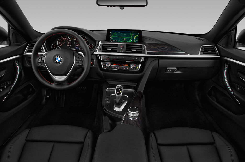 BMW 4 Series Gran Coupe (Baujahr 2018) Sport Line 5 Türen Cockpit und Innenraum