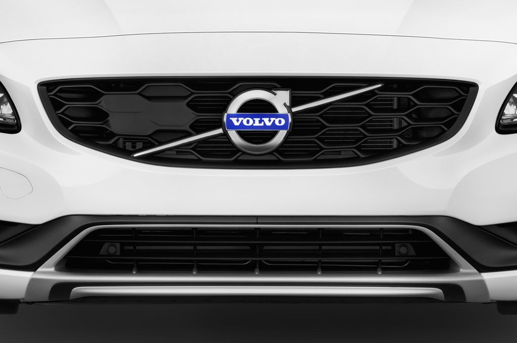 Volvo V60 Cross Country (Baujahr 2017) Summum 5 Türen Kühlergrill und Scheinwerfer