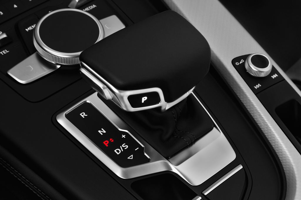 Audi A4 Allroad (Baujahr 2017) - 5 Türen Schalthebel