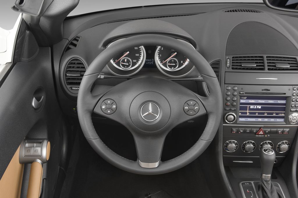 Mercedes SLK (Baujahr 2010) 300 2 Türen Lenkrad