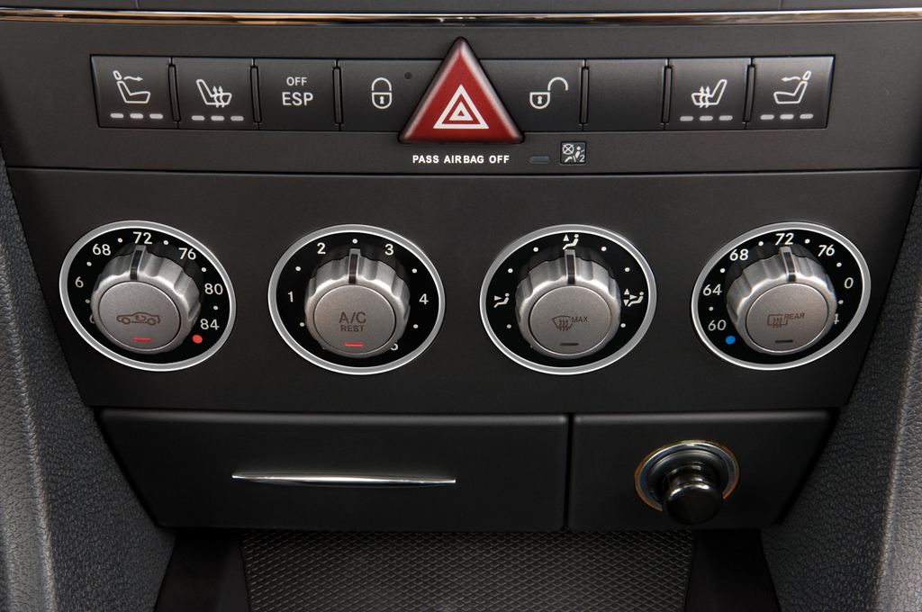 Mercedes SLK (Baujahr 2010) 300 2 Türen Temperatur und Klimaanlage