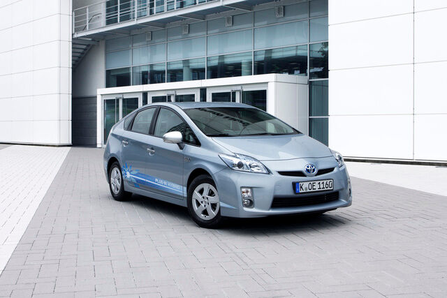 Toyota Prius PHV: Elektrisch fahren – virtuell aufforsten (Kurzfassung)