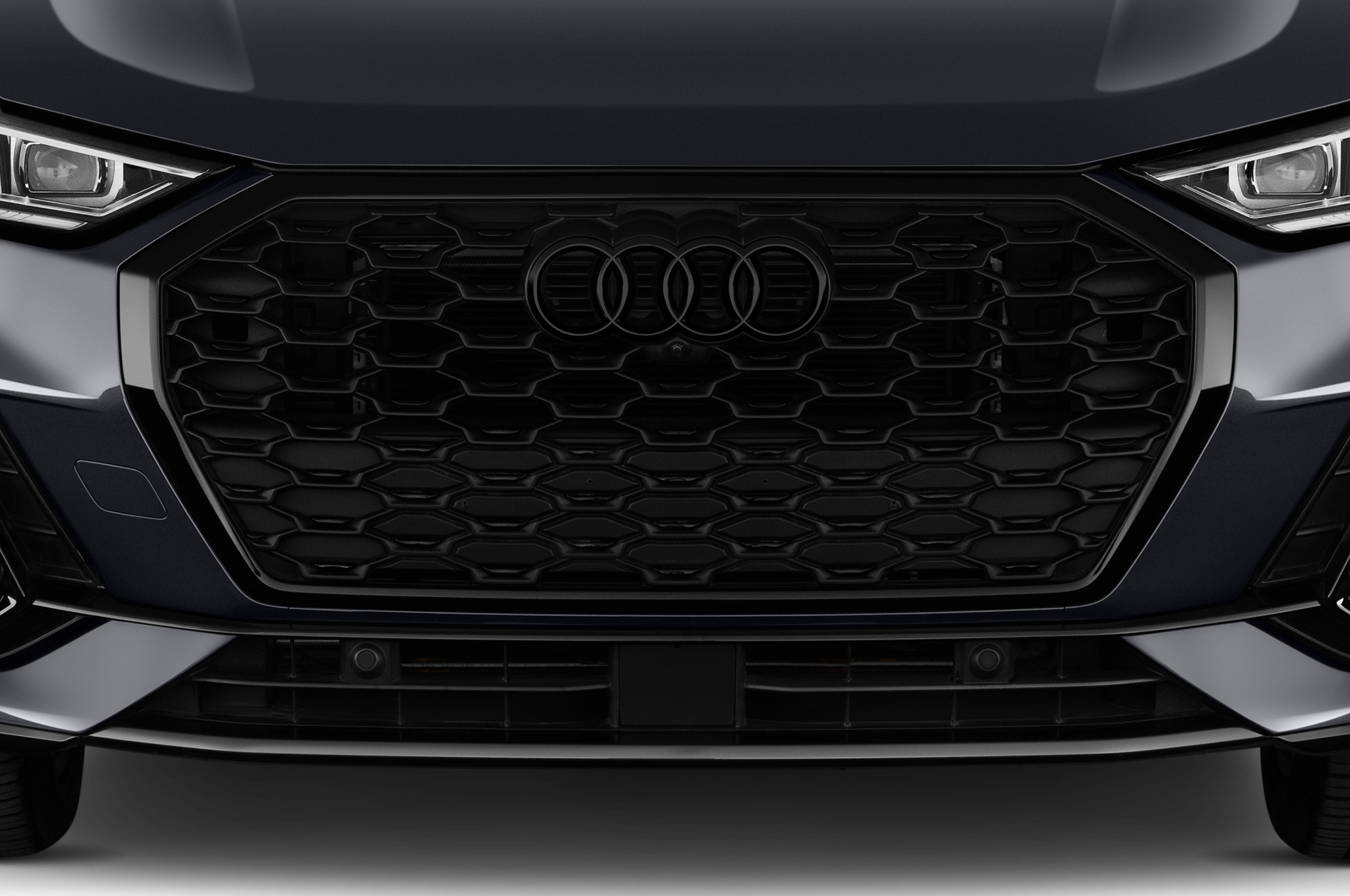 Audi Q3 Sportback (Baujahr 2023) S Line 5 Türen Kühlergrill und Scheinwerfer