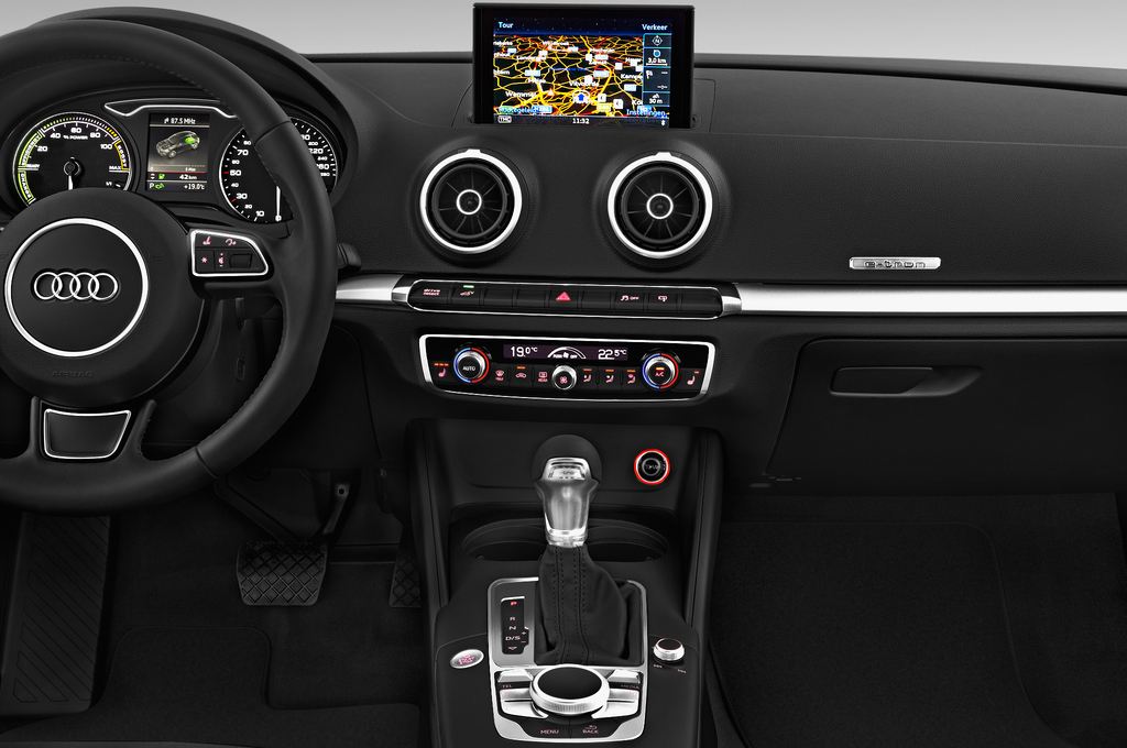 Audi A3 (Baujahr 2015) Ambiente 5 Türen Mittelkonsole