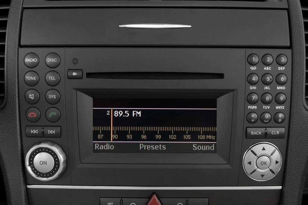 Mercedes SLK (Baujahr 2010) 350 2 Türen Radio und Infotainmentsystem