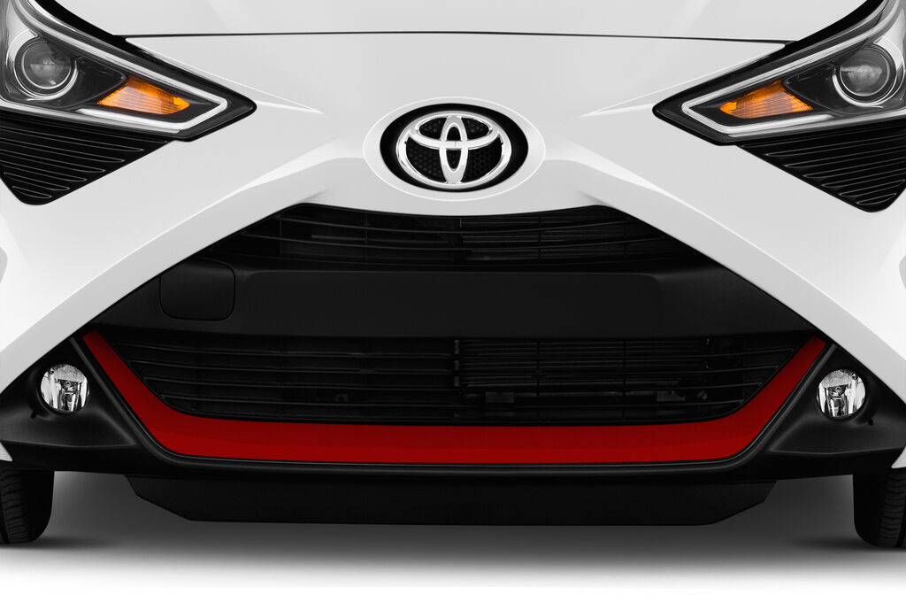 Toyota Aygo (Baujahr 2019) x-sky 5 Türen Kühlergrill und Scheinwerfer