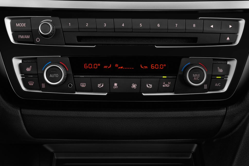 BMW 3 Series Gran Turismo (Baujahr 2017) Sport Line 5 Türen Temperatur und Klimaanlage