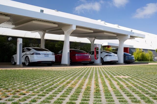 Tesla Supercharger - Elektro-Highway nimmt Formen an