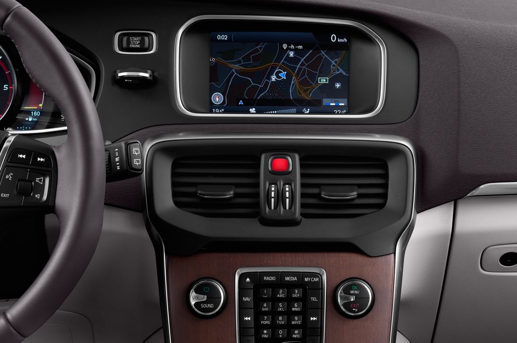Volvo V40 Cross Country (Baujahr 2014) Summum 5 Türen Radio und Infotainmentsystem