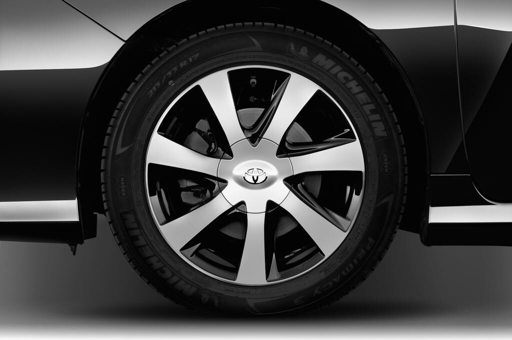 Toyota Mirai (Baujahr 2016) - 4 Türen Reifen und Felge
