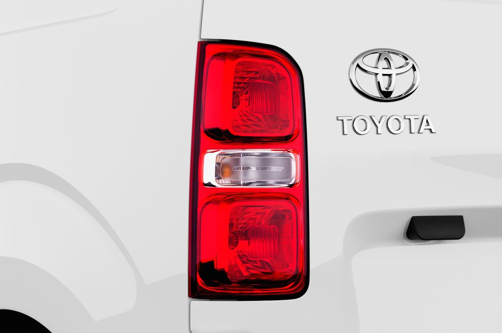 Toyota Proace (Baujahr 2016) Comfort 4 Türen Rücklicht