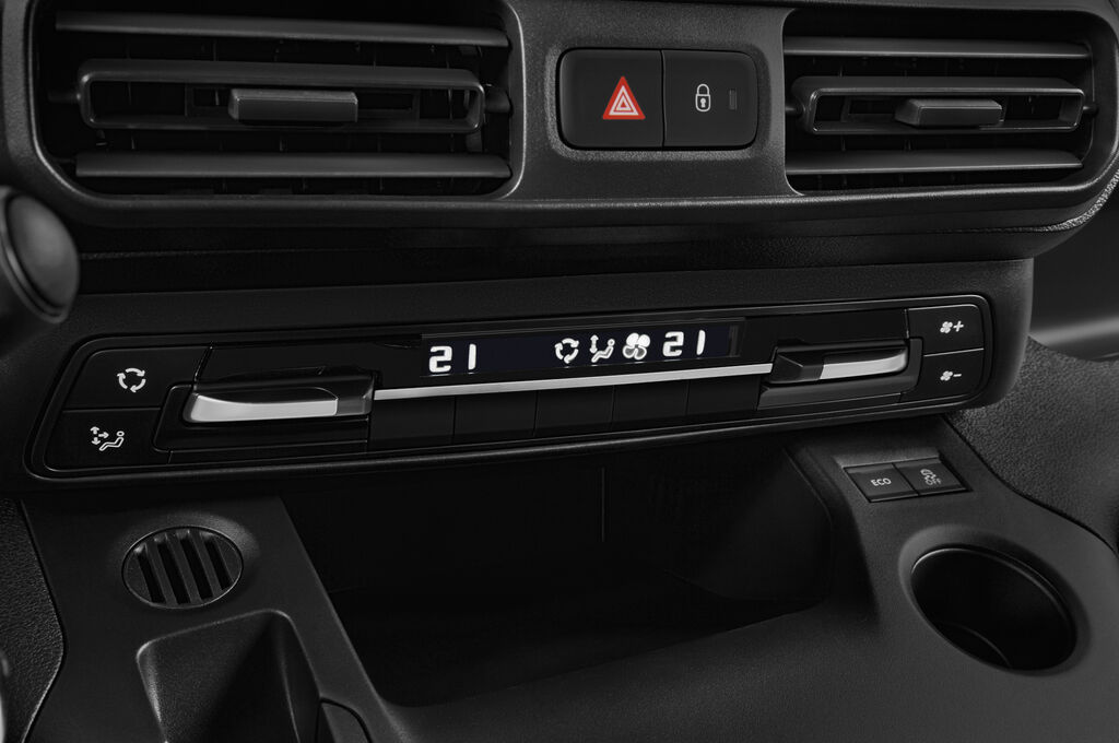 Peugeot Partner (Baujahr 2019) Pemium 4 Türen Temperatur und Klimaanlage