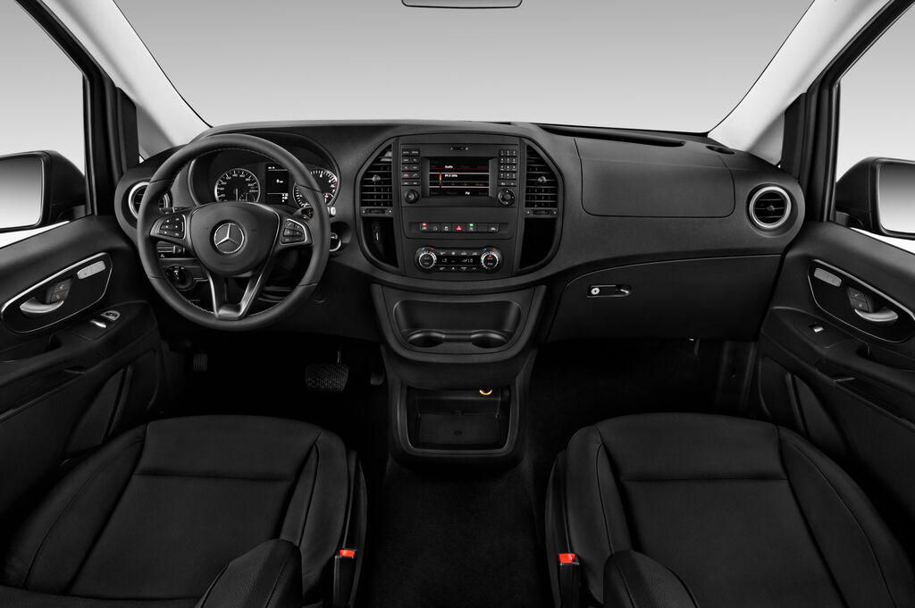 Mercedes Vito (Baujahr 2019) Edition 5 Türen Cockpit und Innenraum