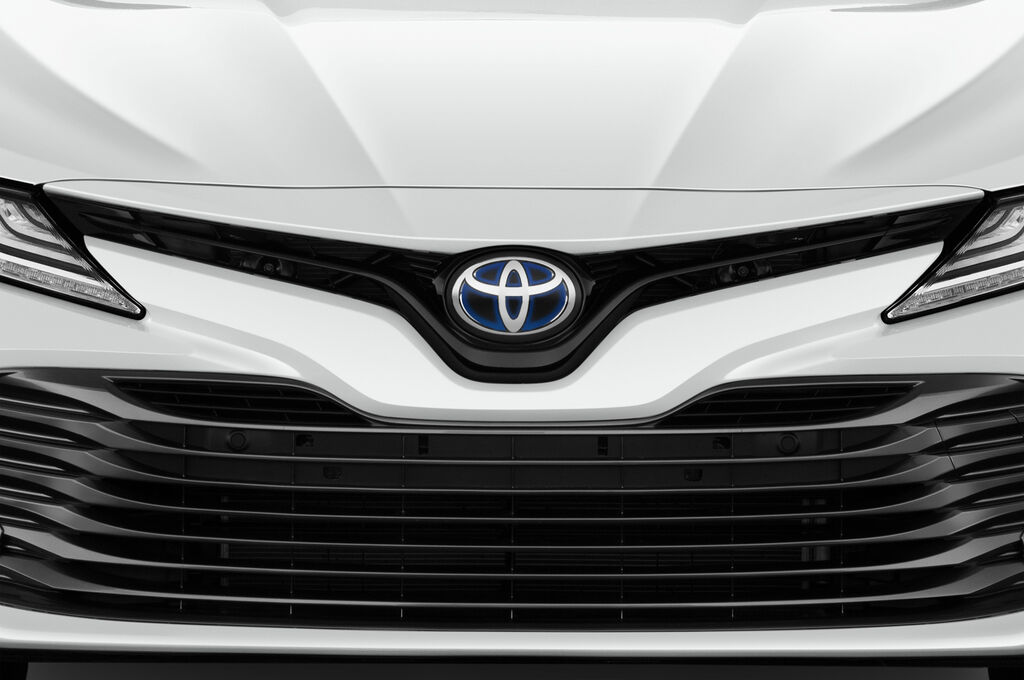 Toyota Camry (Baujahr 2019) Executive 4 Türen Kühlergrill und Scheinwerfer