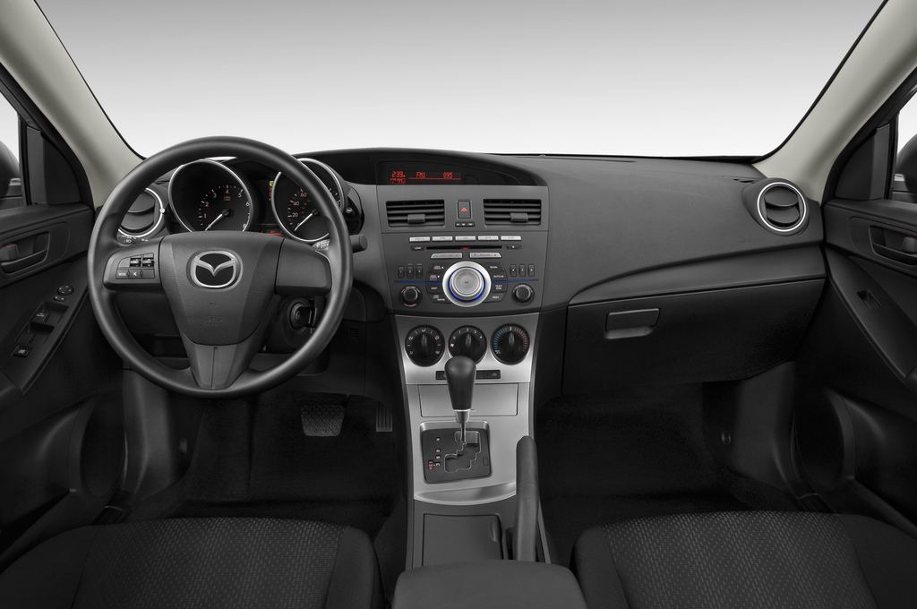 Mazda Mazda3 (Baujahr 2009) Center-Line 4 Türen Cockpit und Innenraum