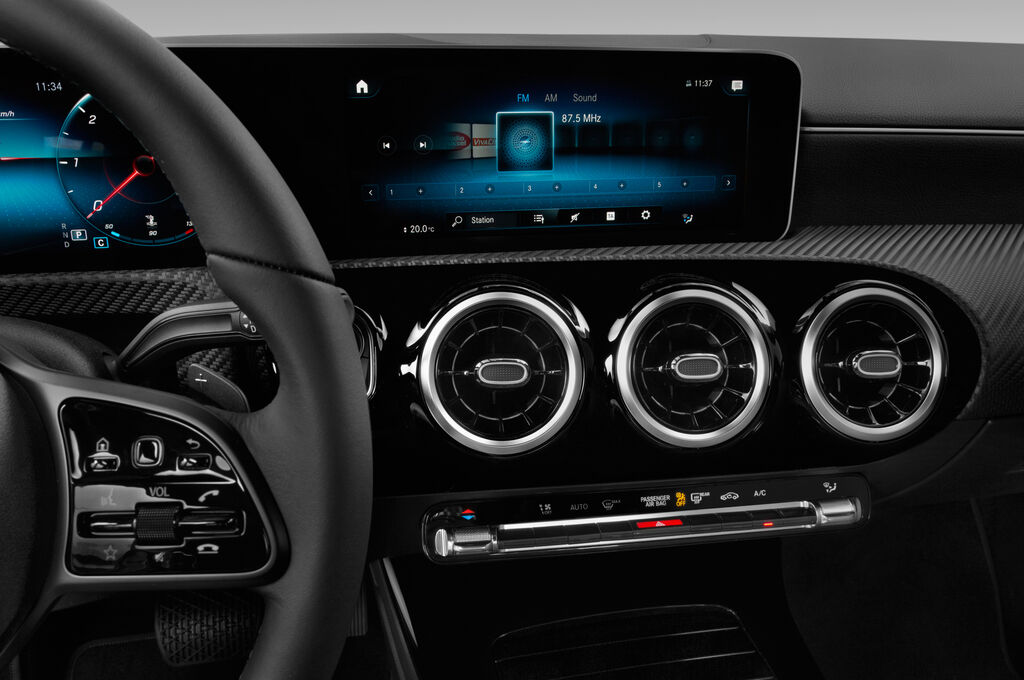 Mercedes A Class (Baujahr 2018) Progressive 5 Türen Radio und Infotainmentsystem
