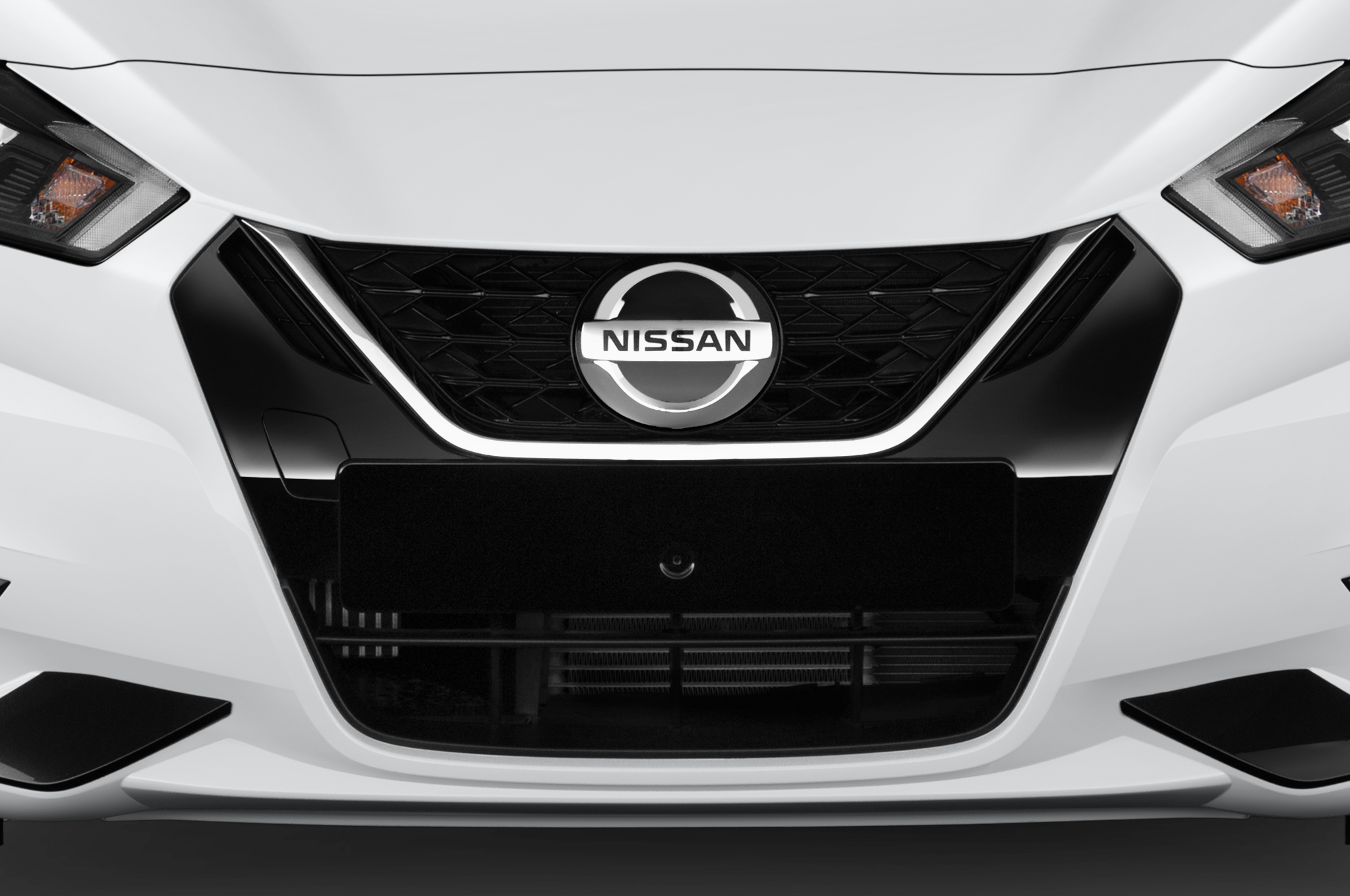 Nissan Micra (Baujahr 2021) N-Sport 5 Türen Kühlergrill und Scheinwerfer