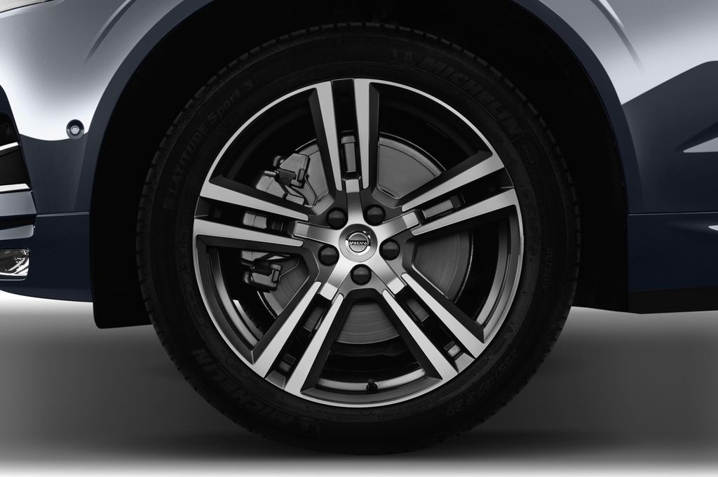 Volvo XC60 (Baujahr 2018) Inscription 5 Türen Reifen und Felge