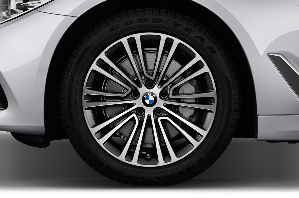 BMW 5 Series (Baujahr 2018) Sport 4 Türen Reifen und Felge