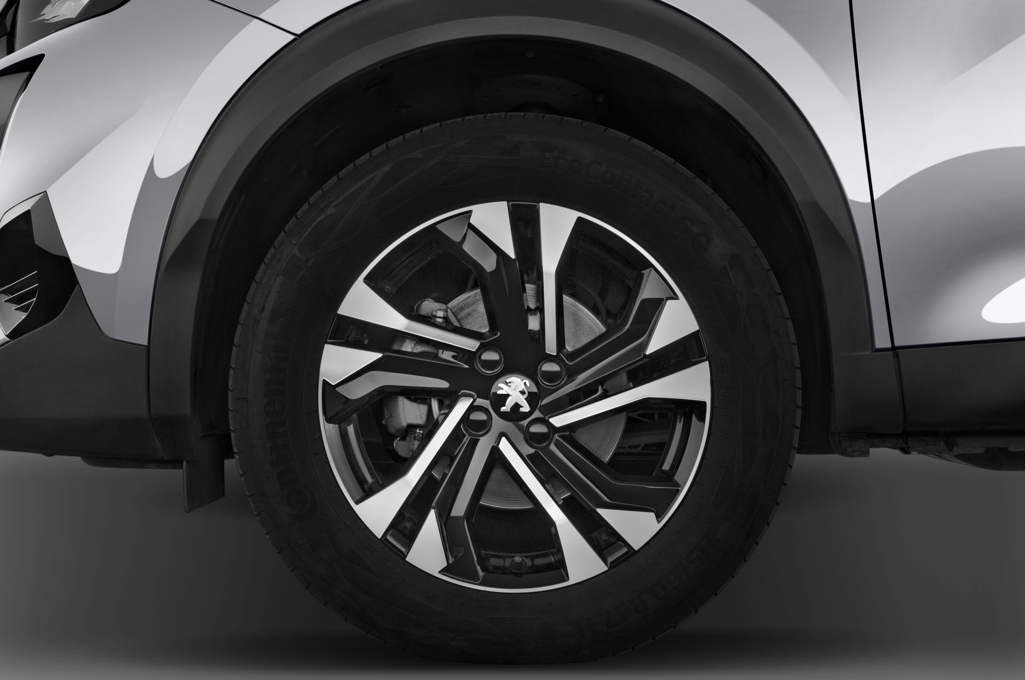 Peugeot e-2008 (Baujahr 2023) Allure Pack 5 Türen Reifen und Felge