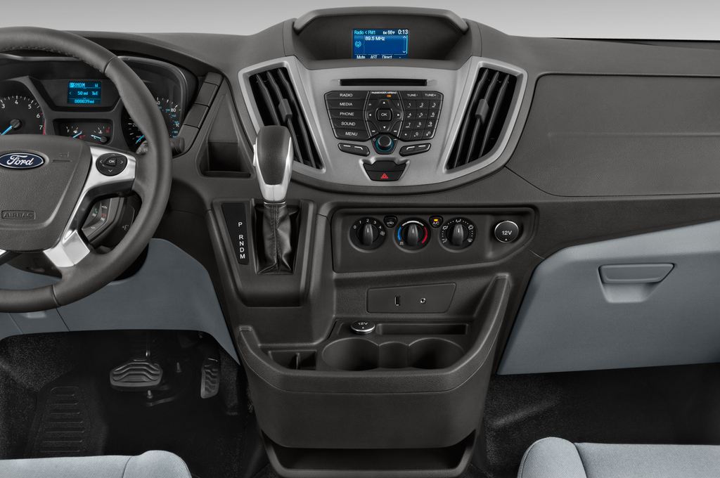 Ford Transit (Baujahr 2015) Basis L2H2 4 Türen Mittelkonsole