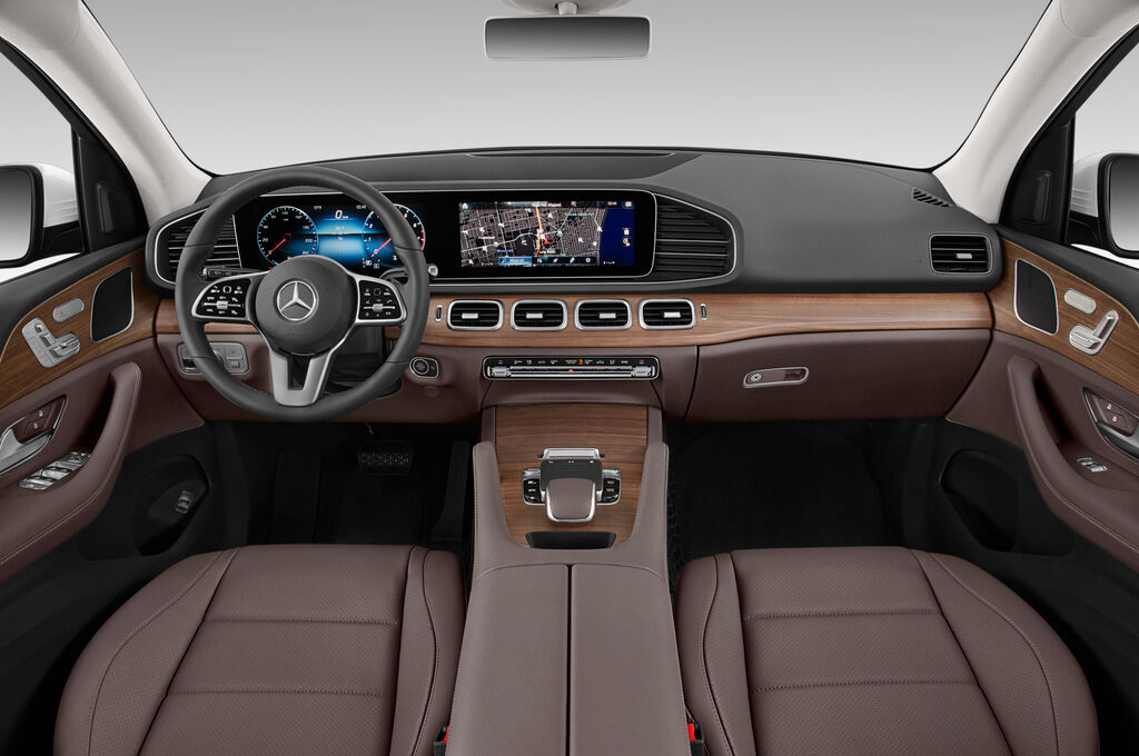 Mercedes GLE (Baujahr 2020) 350 5 Türen Cockpit und Innenraum