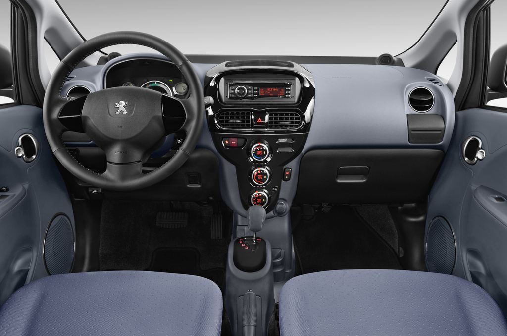 Peugeot Ion (Baujahr 2011) - 5 Türen Cockpit und Innenraum
