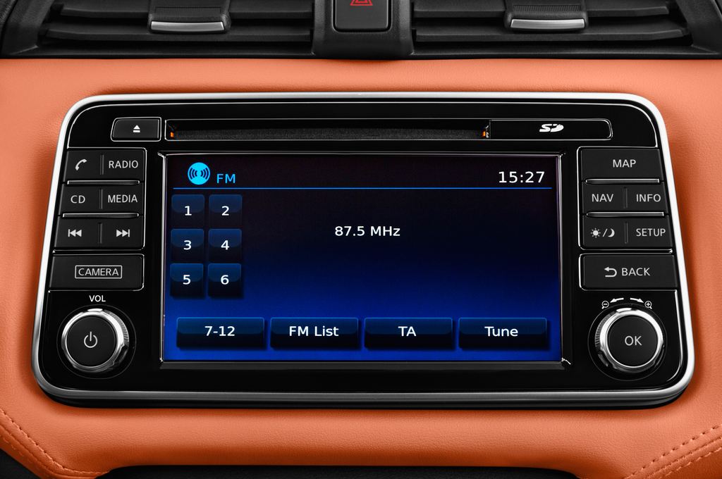Nissan Micra (Baujahr 2017) Tekna 5 Türen Radio und Infotainmentsystem