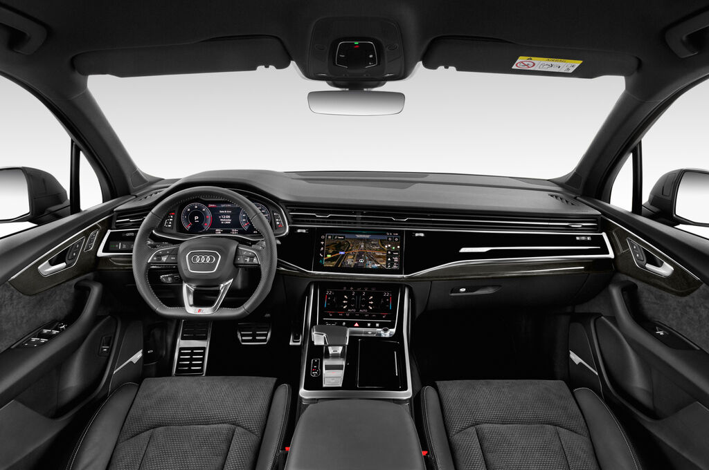 Audi Q7 (Baujahr 2020) S Line 5 Türen Cockpit und Innenraum