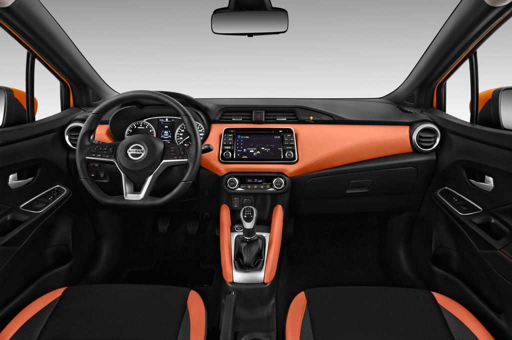 Nissan Micra (Baujahr 2017) Tekna 5 Türen Cockpit und Innenraum