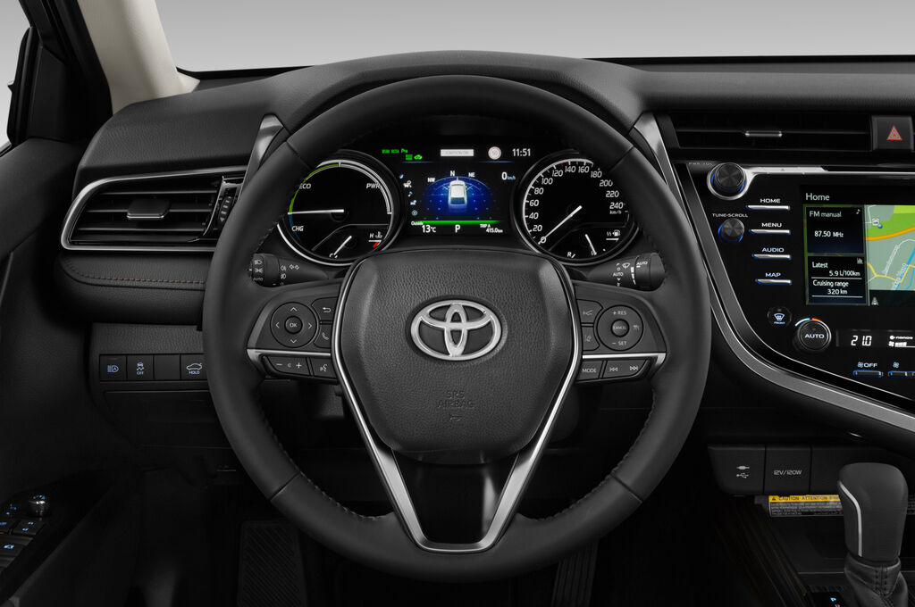 Toyota Camry (Baujahr 2019) Executive 4 Türen Lenkrad