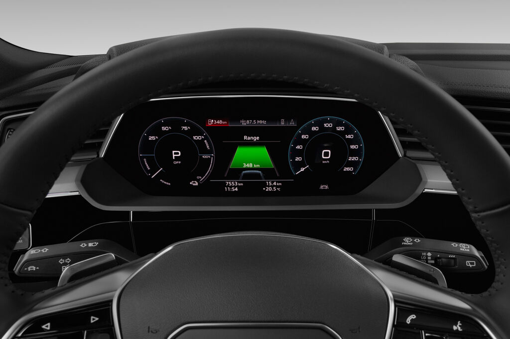 Audi e-tron (Baujahr 2019) Advanced 5 Türen Tacho und Fahrerinstrumente