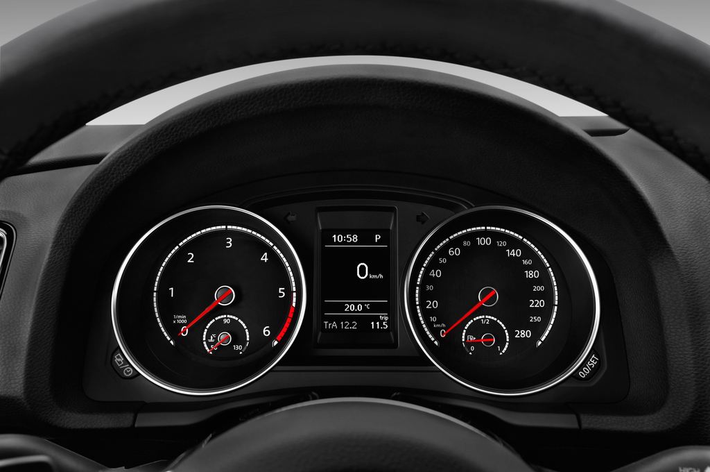 Volkswagen Scirocco (Baujahr 2017) R Line 5 Türen Tacho und Fahrerinstrumente