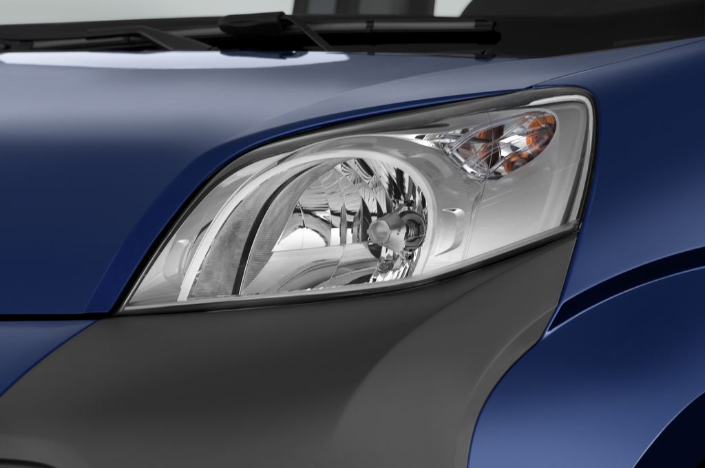 Peugeot Bipper (Baujahr 2010) - 5 Türen Scheinwerfer