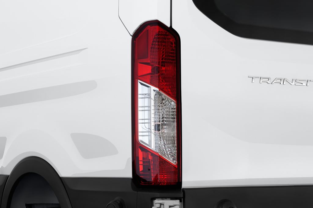 Ford Transit (Baujahr 2015) Basis L2H2 4 Türen Rücklicht