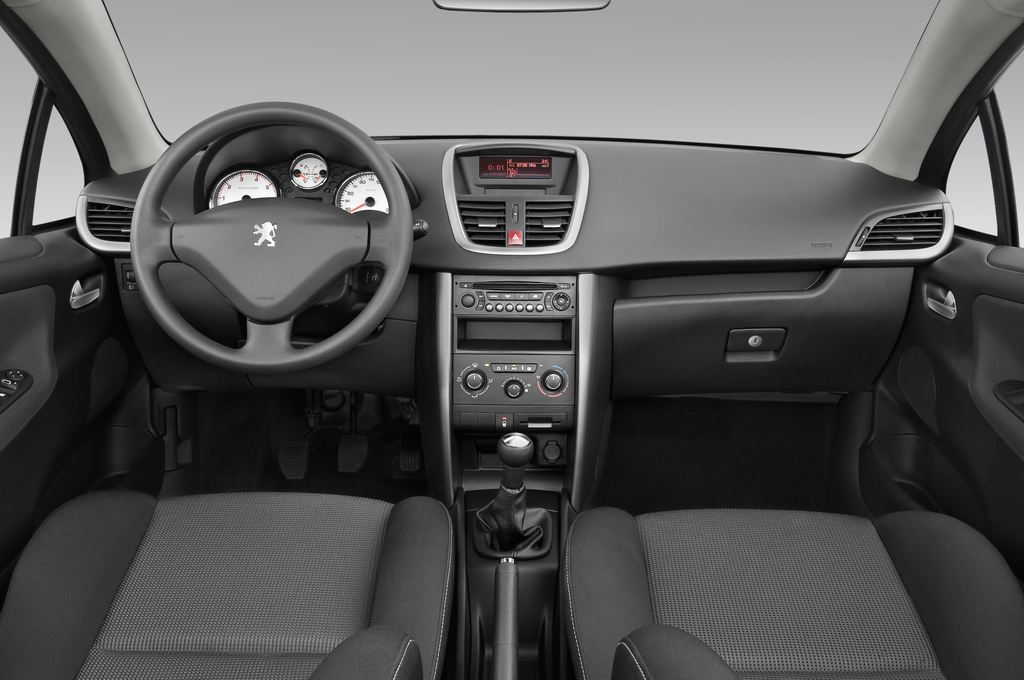 Peugeot 207 (Baujahr 2010) Premium 2 Türen Cockpit und Innenraum