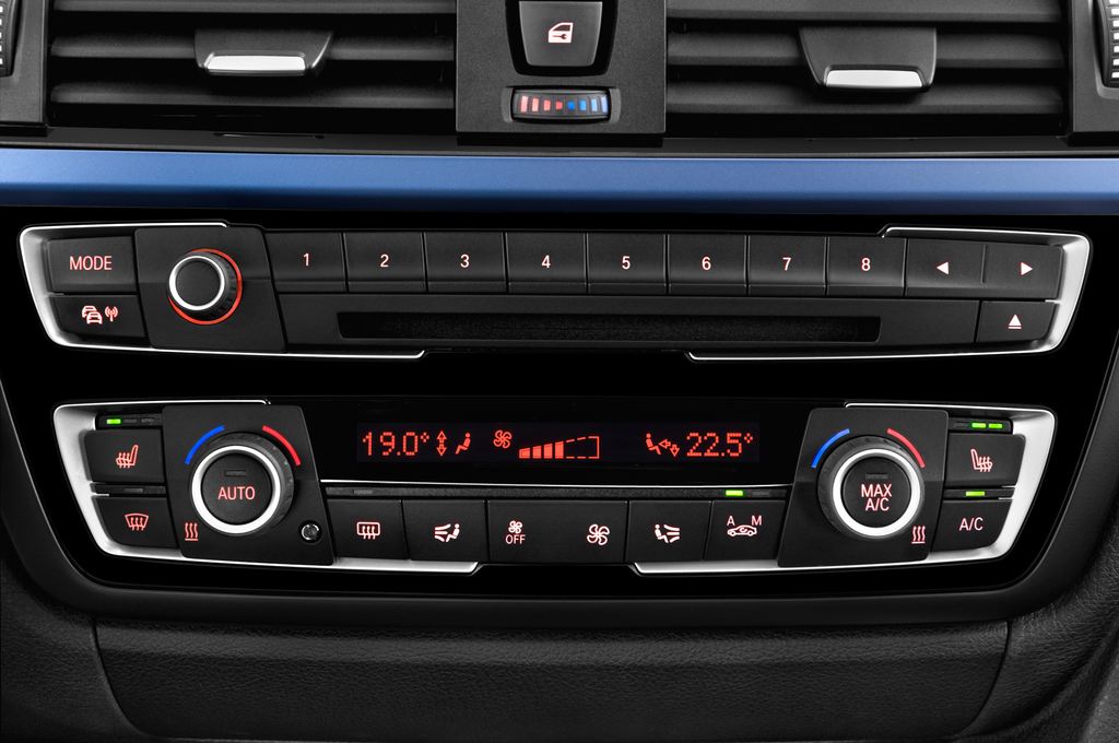 BMW 4 Series (Baujahr 2015) M Sport 2WD AT 5 Türen Radio und Infotainmentsystem