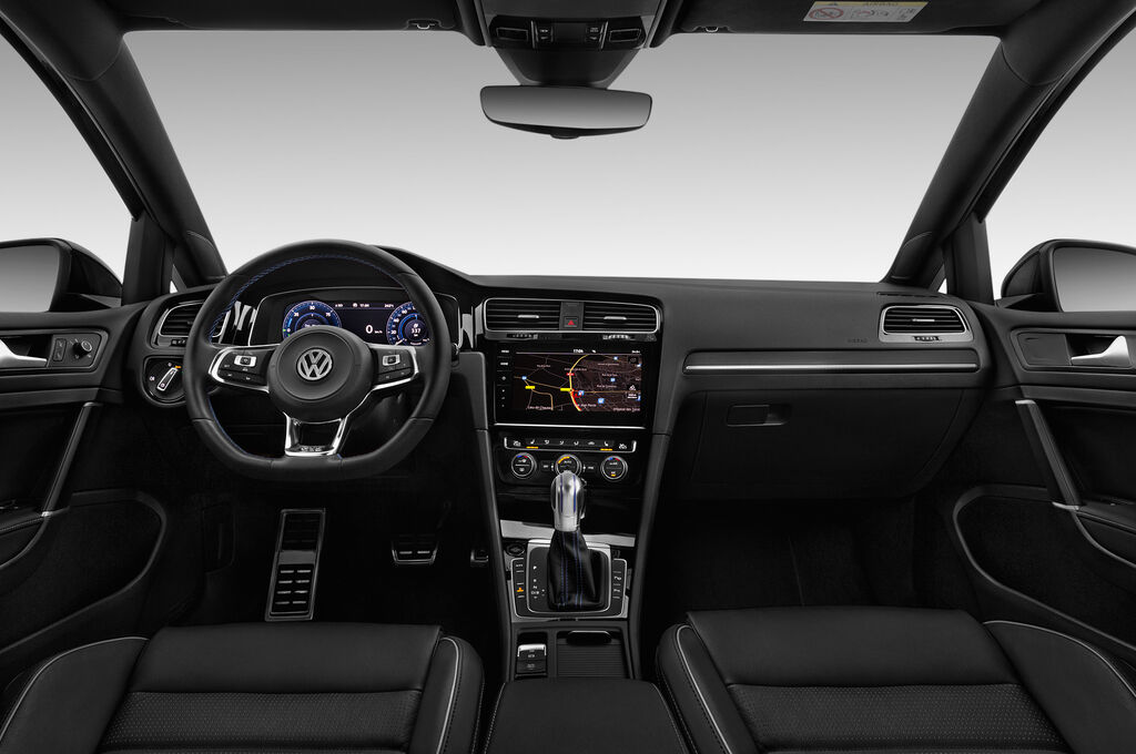 Volkswagen Golf (Baujahr 2018) GTE 5 Türen Cockpit und Innenraum