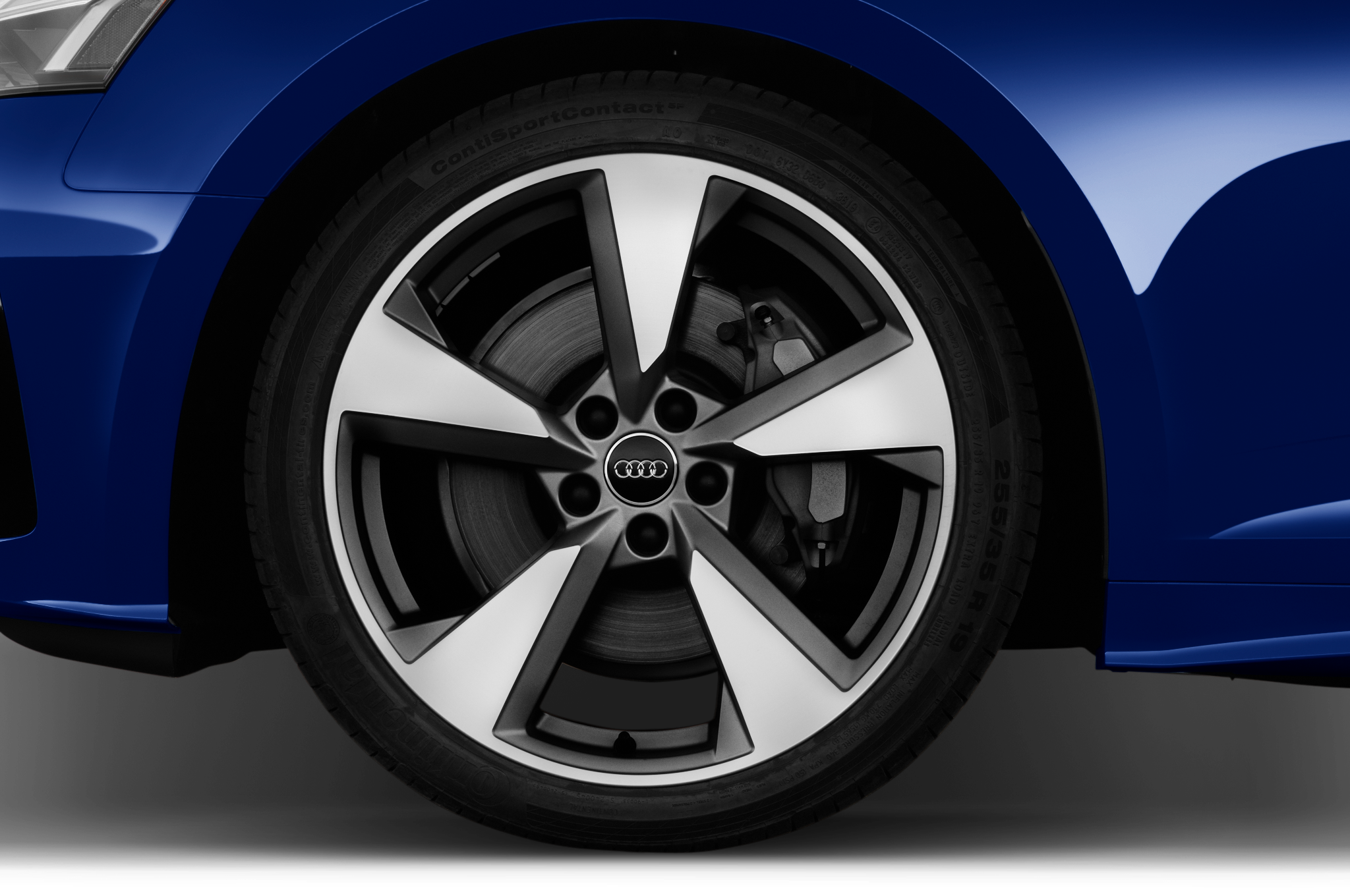 Audi A5 Coupe (Baujahr 2021) S Line 2 Türen Reifen und Felge