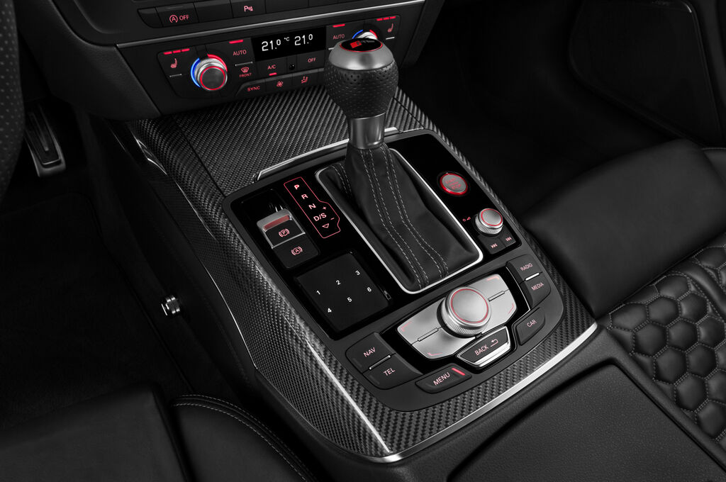 Audi RS 6 Avant (Baujahr 2019) - 5 Türen Schalthebel