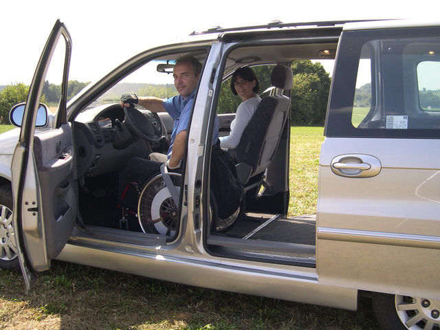 Carsharing für behinderte Autofahrer - Rolli statt Fahrersitz