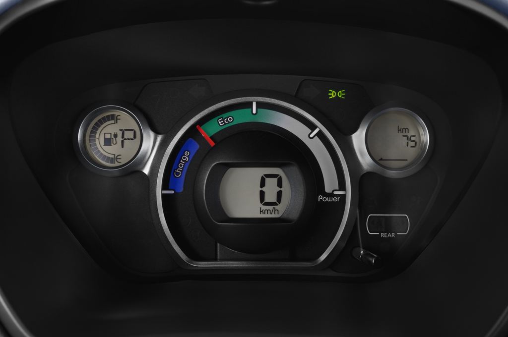 Peugeot Ion (Baujahr 2011) - 5 Türen Tacho und Fahrerinstrumente