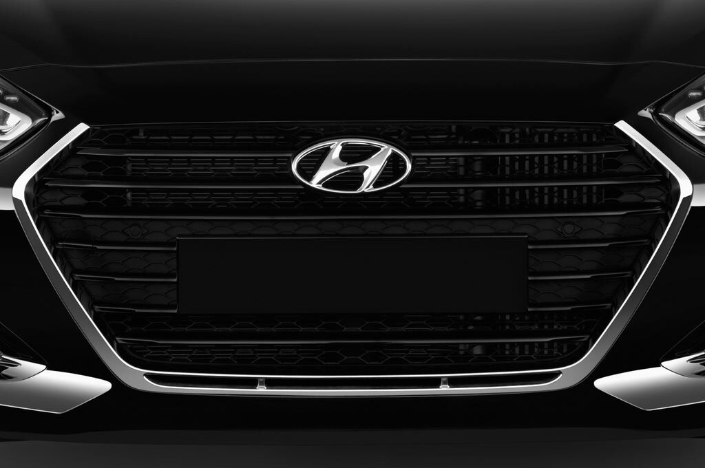Hyundai I40 (Baujahr 2015) Premium 5 Türen Kühlergrill und Scheinwerfer